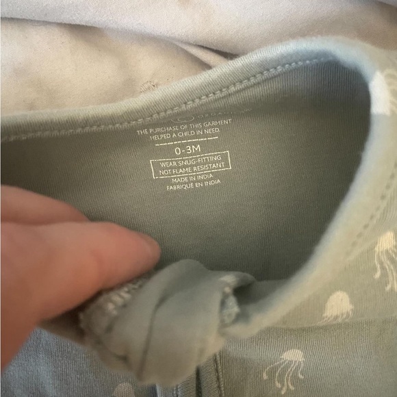 Baby bundle - 3 sleepers, one 2 price jammie set, and one sweater - Picture 5 of 11